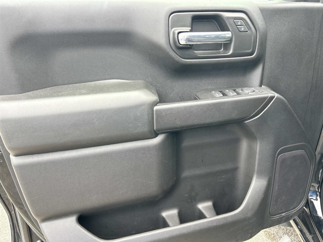 Chevrolet Silverado 1500 4WD Crew Cab 147" Custom 2020