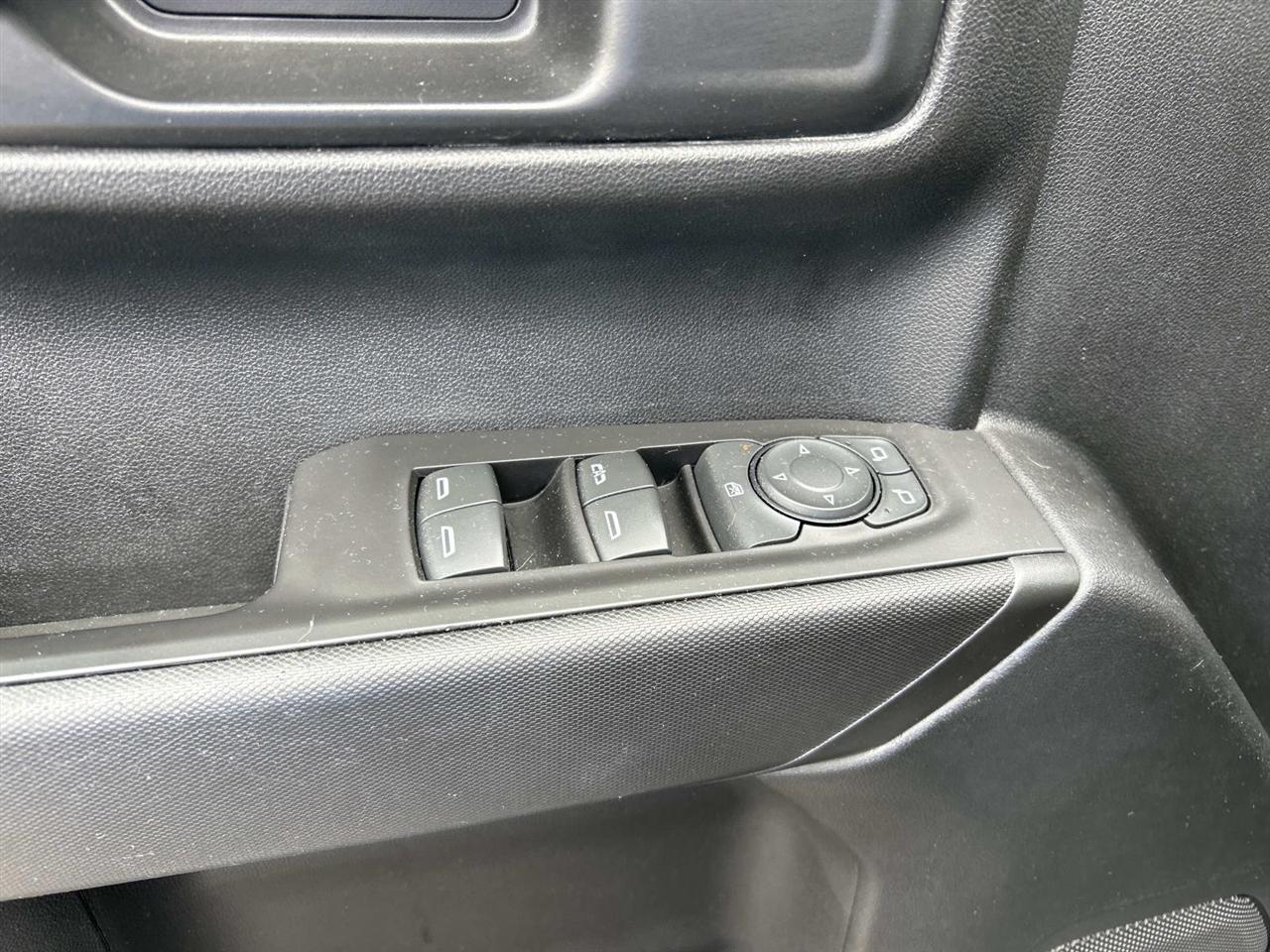 Chevrolet Silverado 1500 4WD Crew Cab 147" Custom 2020