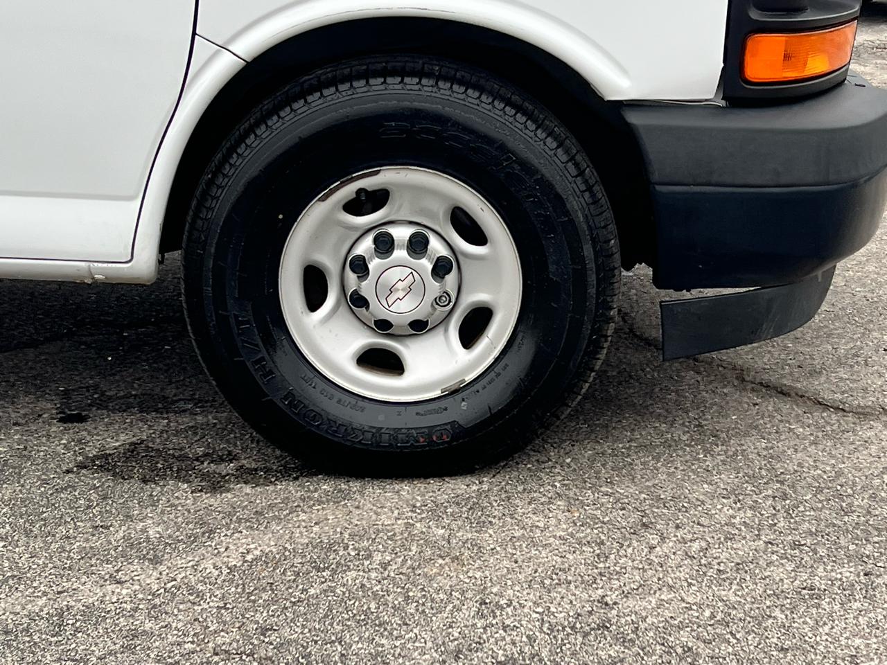 Chevrolet Express Cargo Van RWD 2500 135" 2017