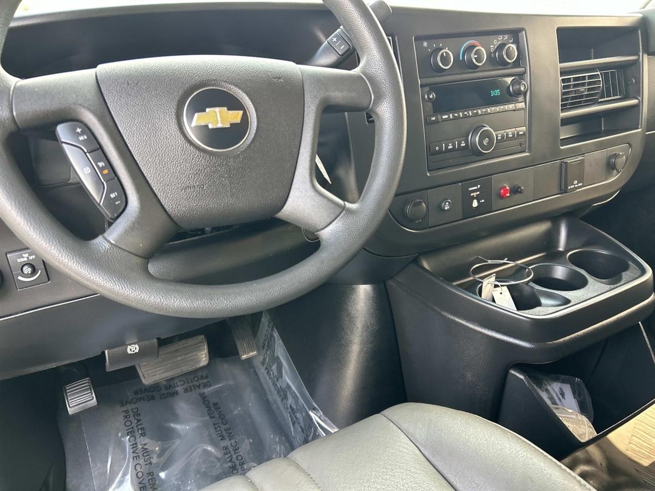 Chevrolet Express Cargo Van RWD 2500 135" 2017