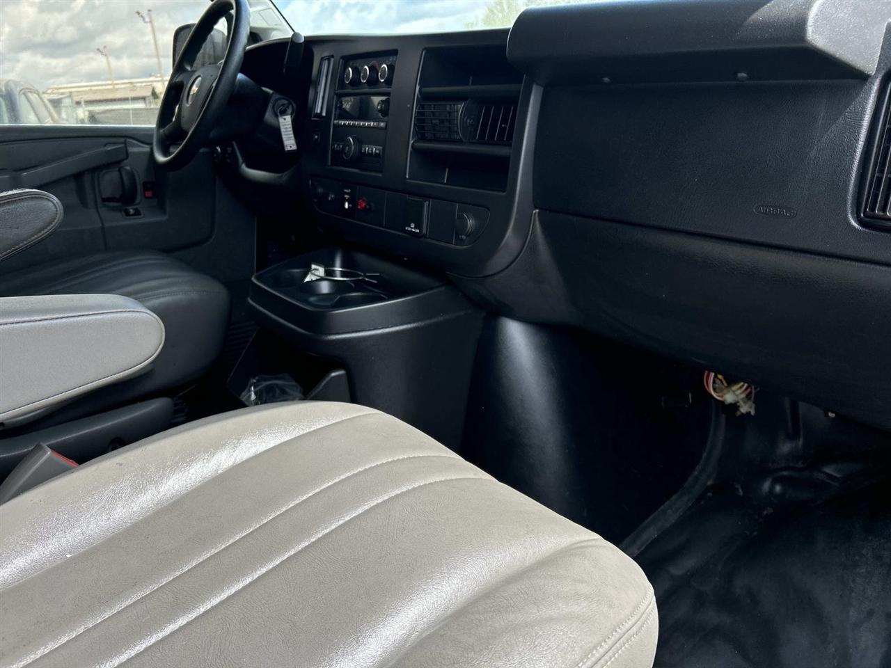 Chevrolet Express Cargo Van RWD 2500 135" 2017