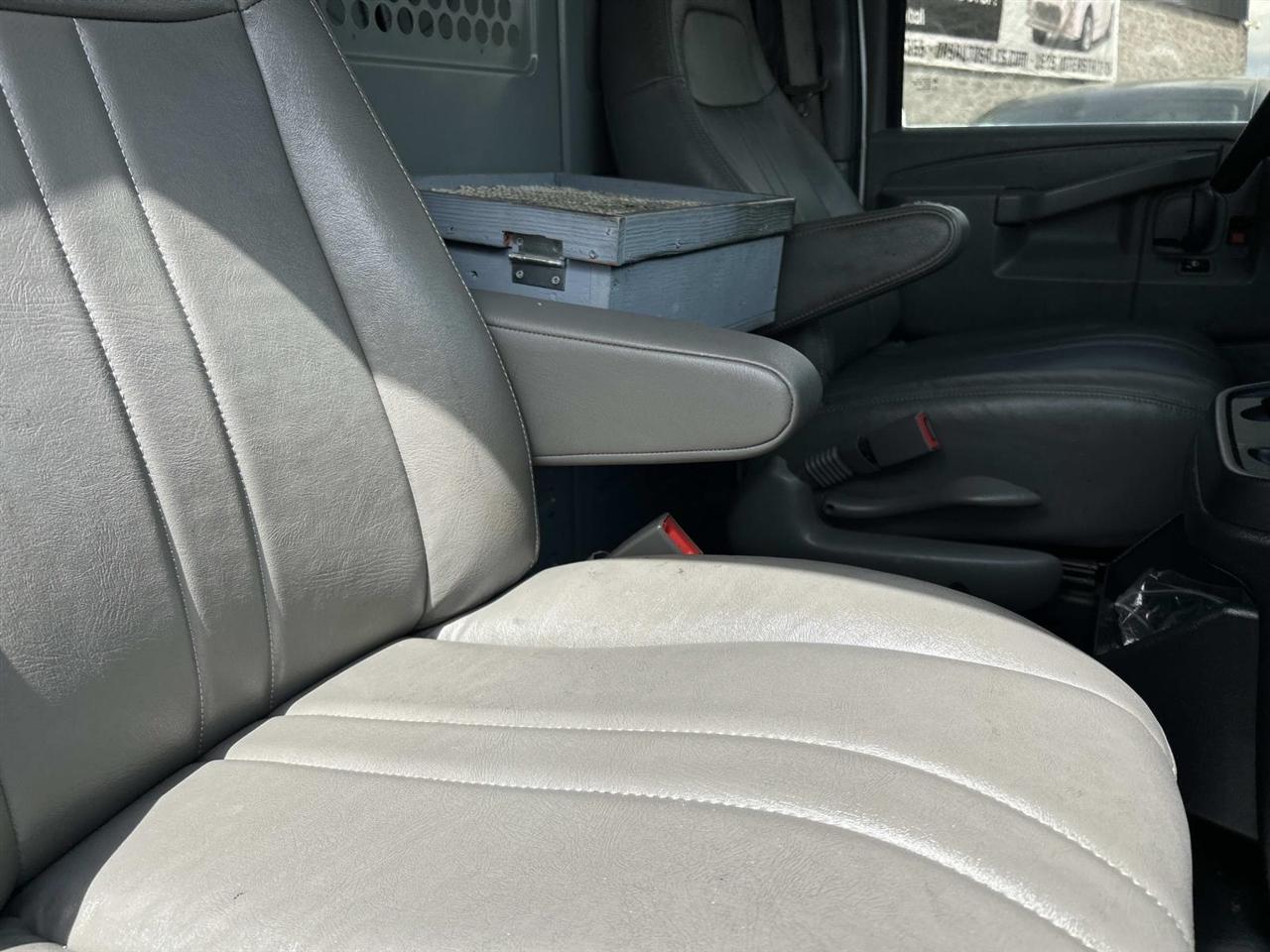 Chevrolet Express Cargo Van RWD 2500 135" 2017