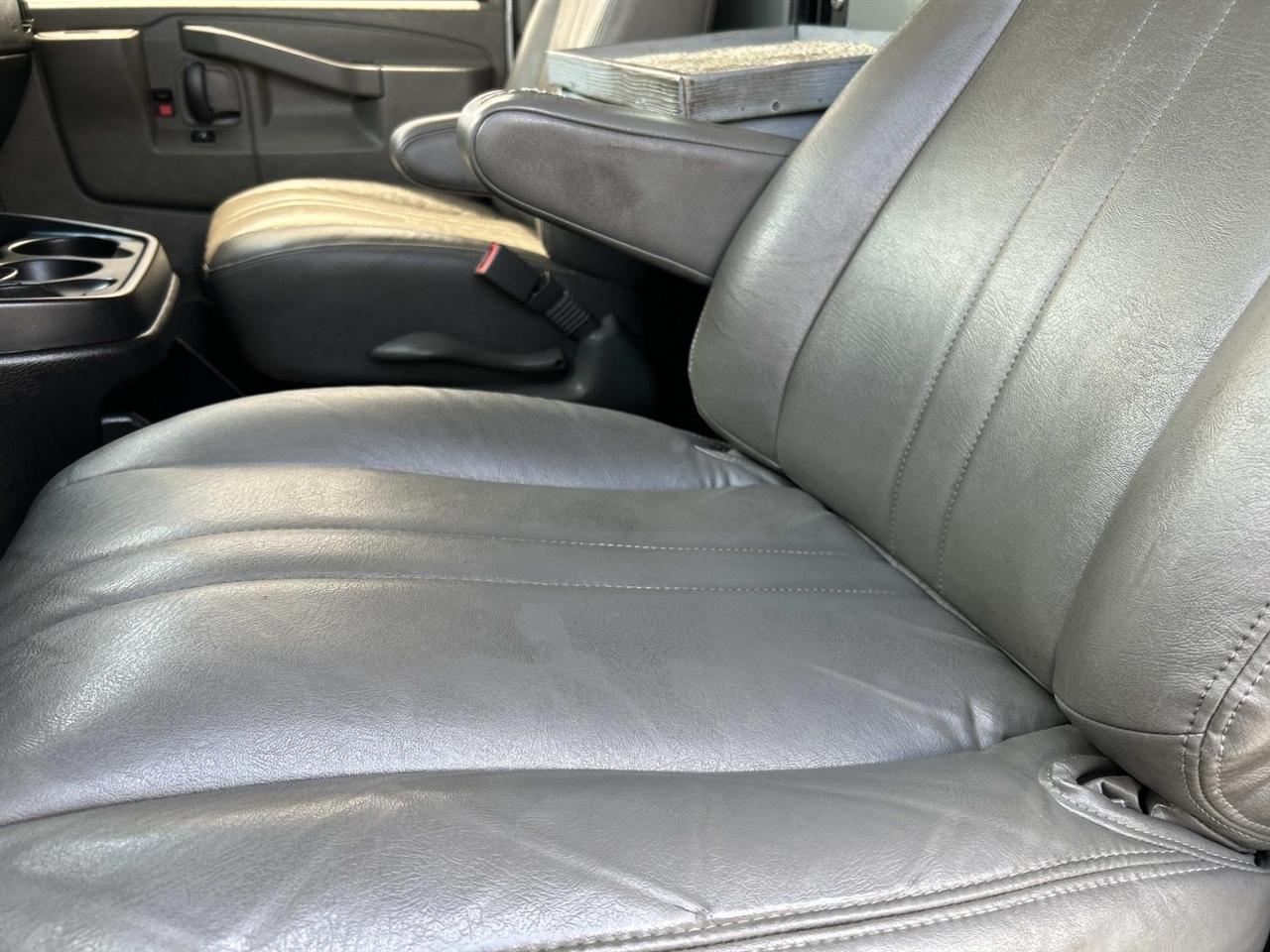 Chevrolet Express Cargo Van RWD 2500 135" 2017