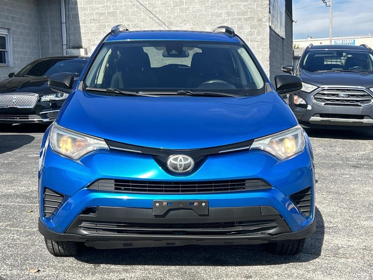Toyota RAV4 LE FWD (Natl) 2017