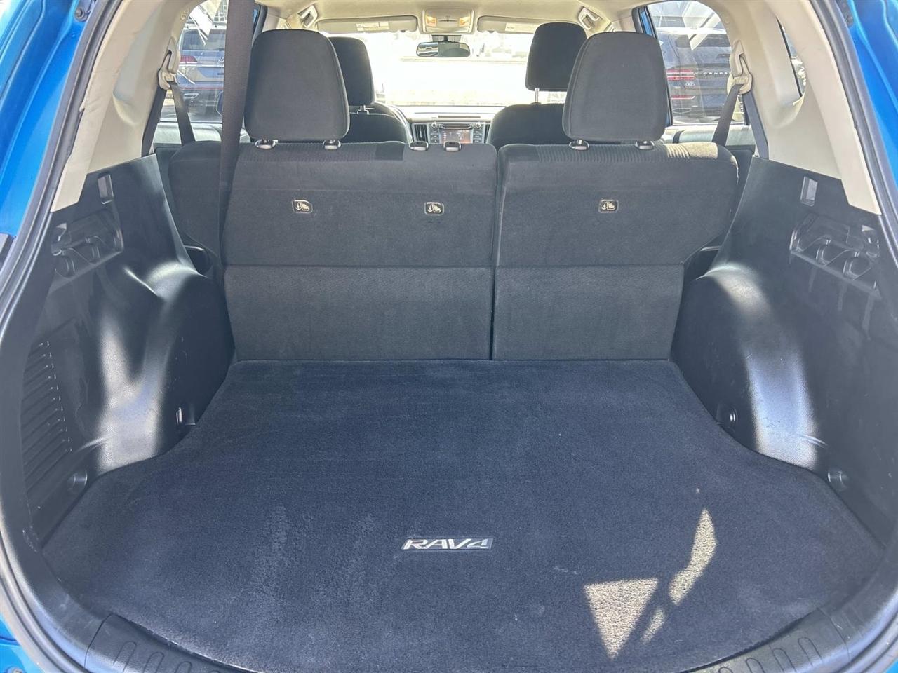 Toyota RAV4 LE FWD (Natl) 2017