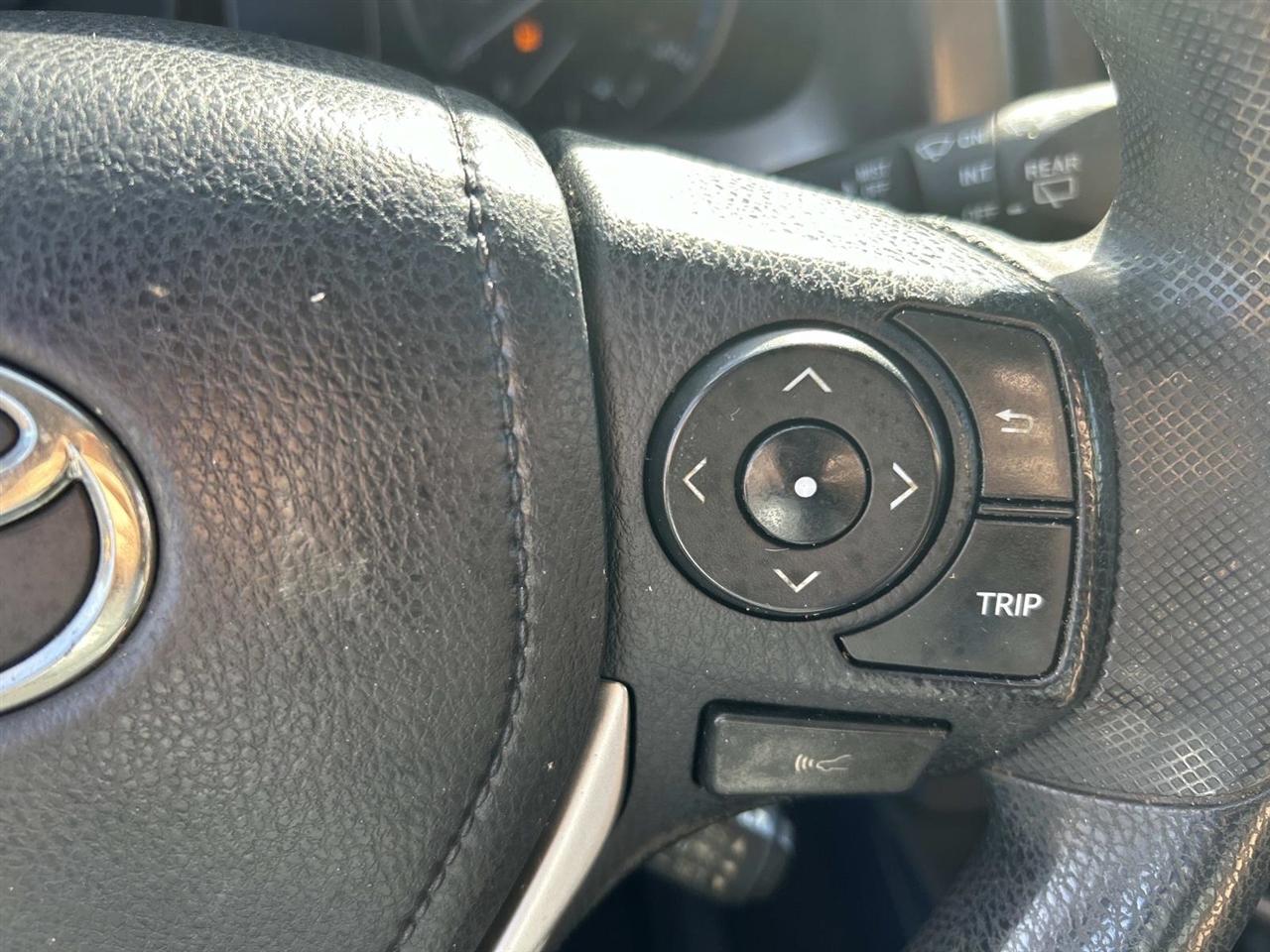 Toyota RAV4 LE FWD (Natl) 2017