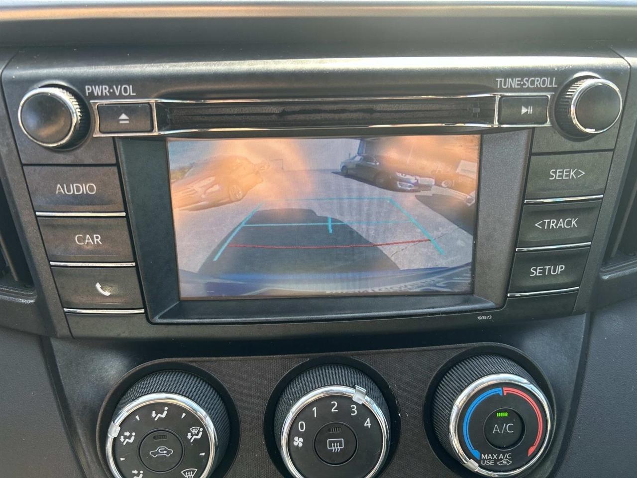 Toyota RAV4 LE FWD (Natl) 2017