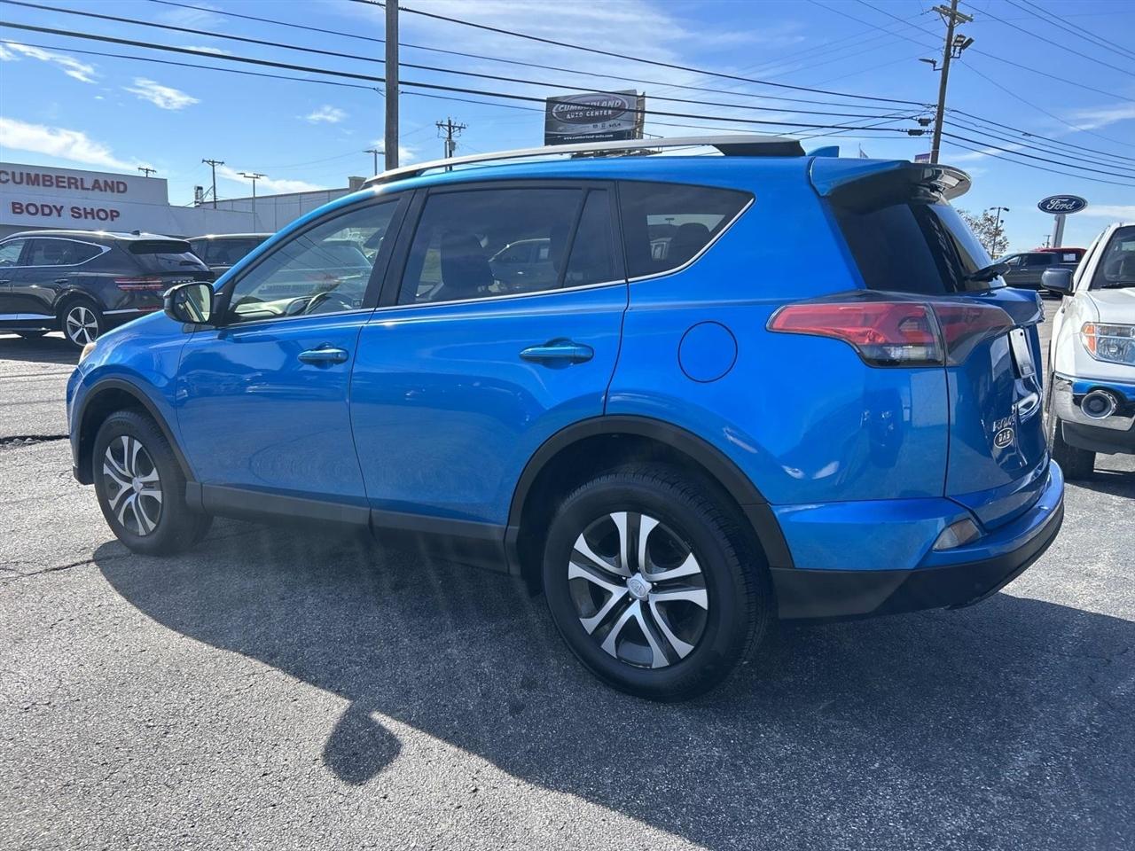 Toyota RAV4 LE FWD (Natl) 2017