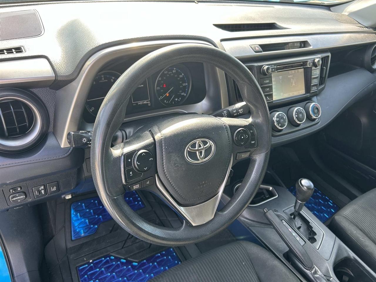 Toyota RAV4 LE FWD (Natl) 2017