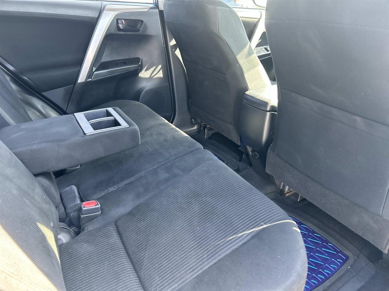 Toyota RAV4 LE FWD (Natl) 2017