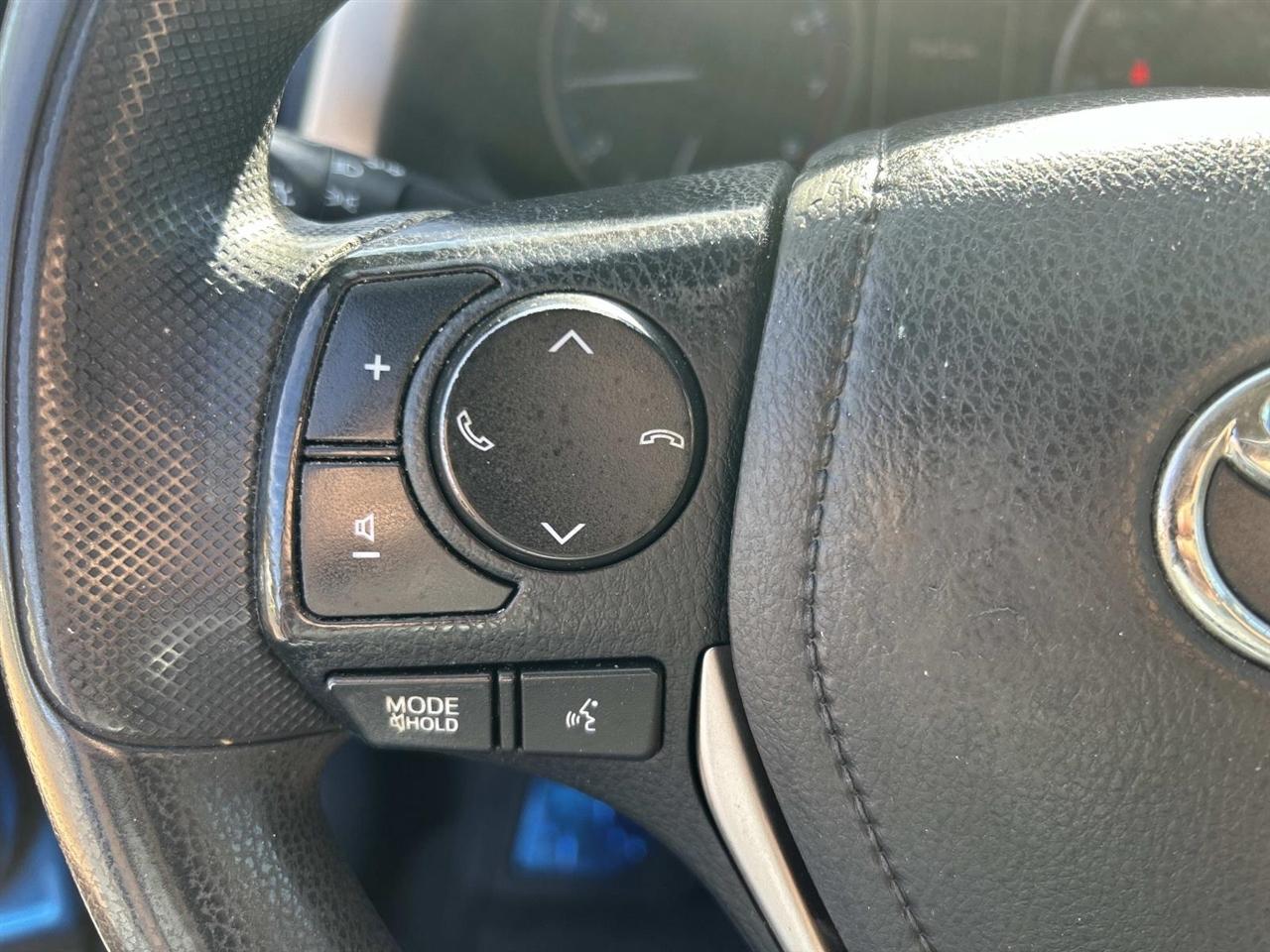 Toyota RAV4 LE FWD (Natl) 2017