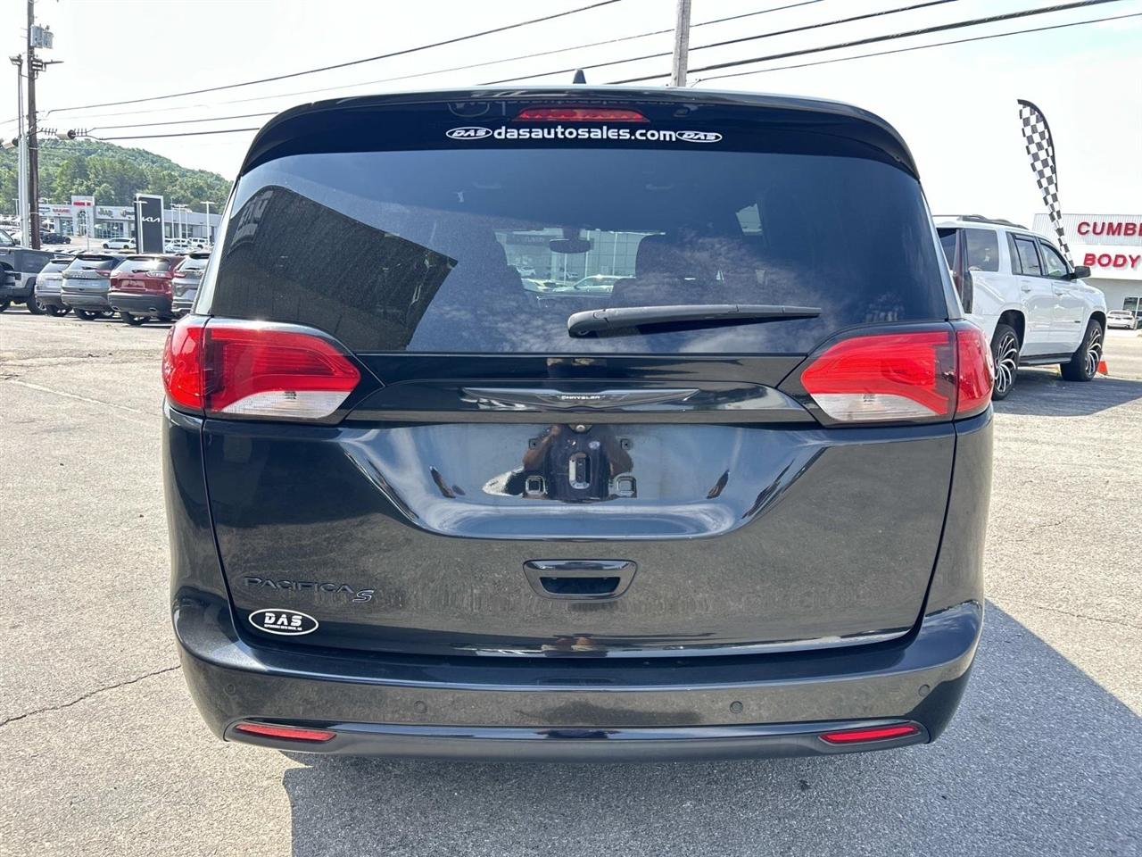 Chrysler Pacifica Touring FWD 2020