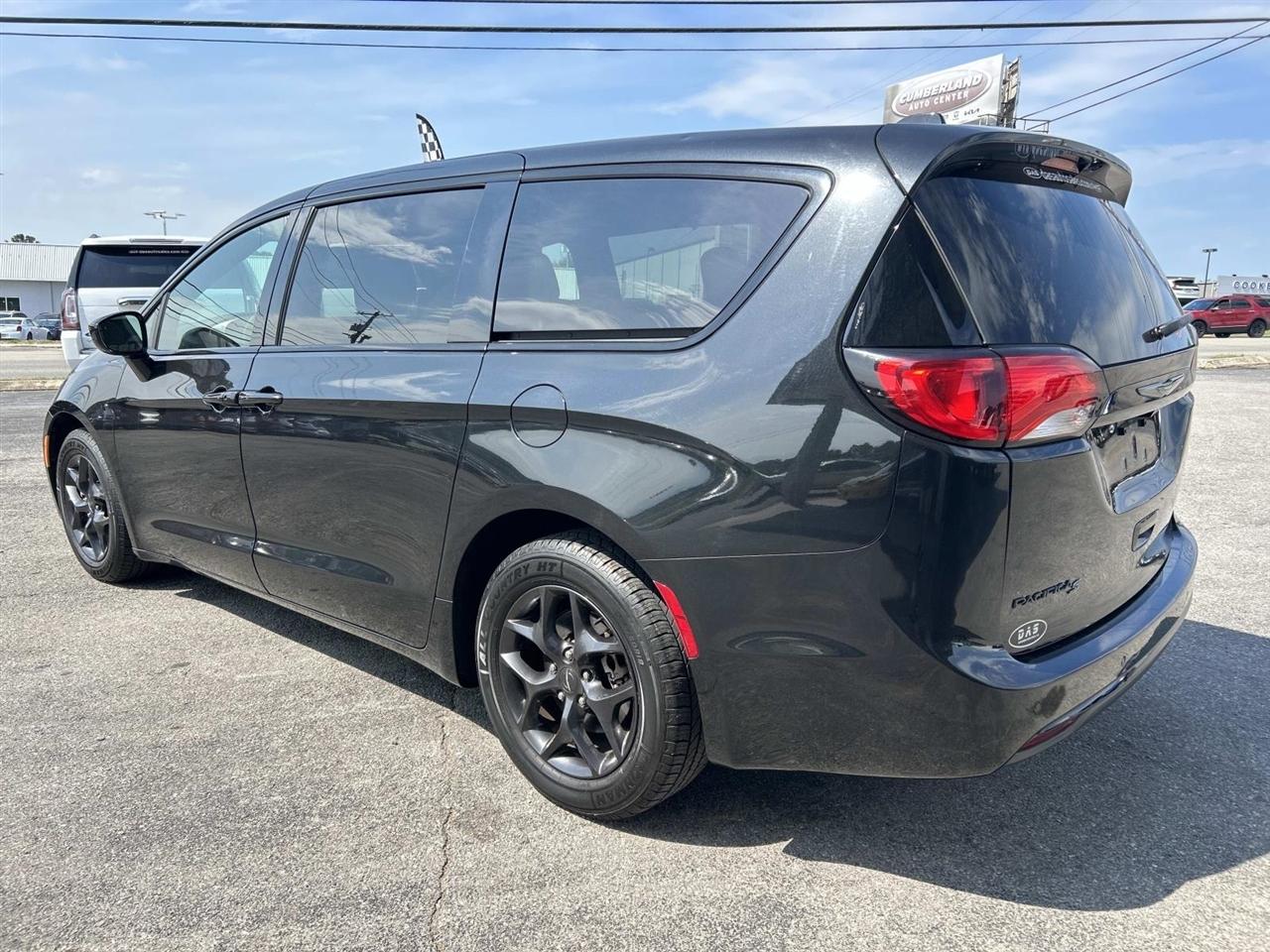 Chrysler Pacifica Touring FWD 2020