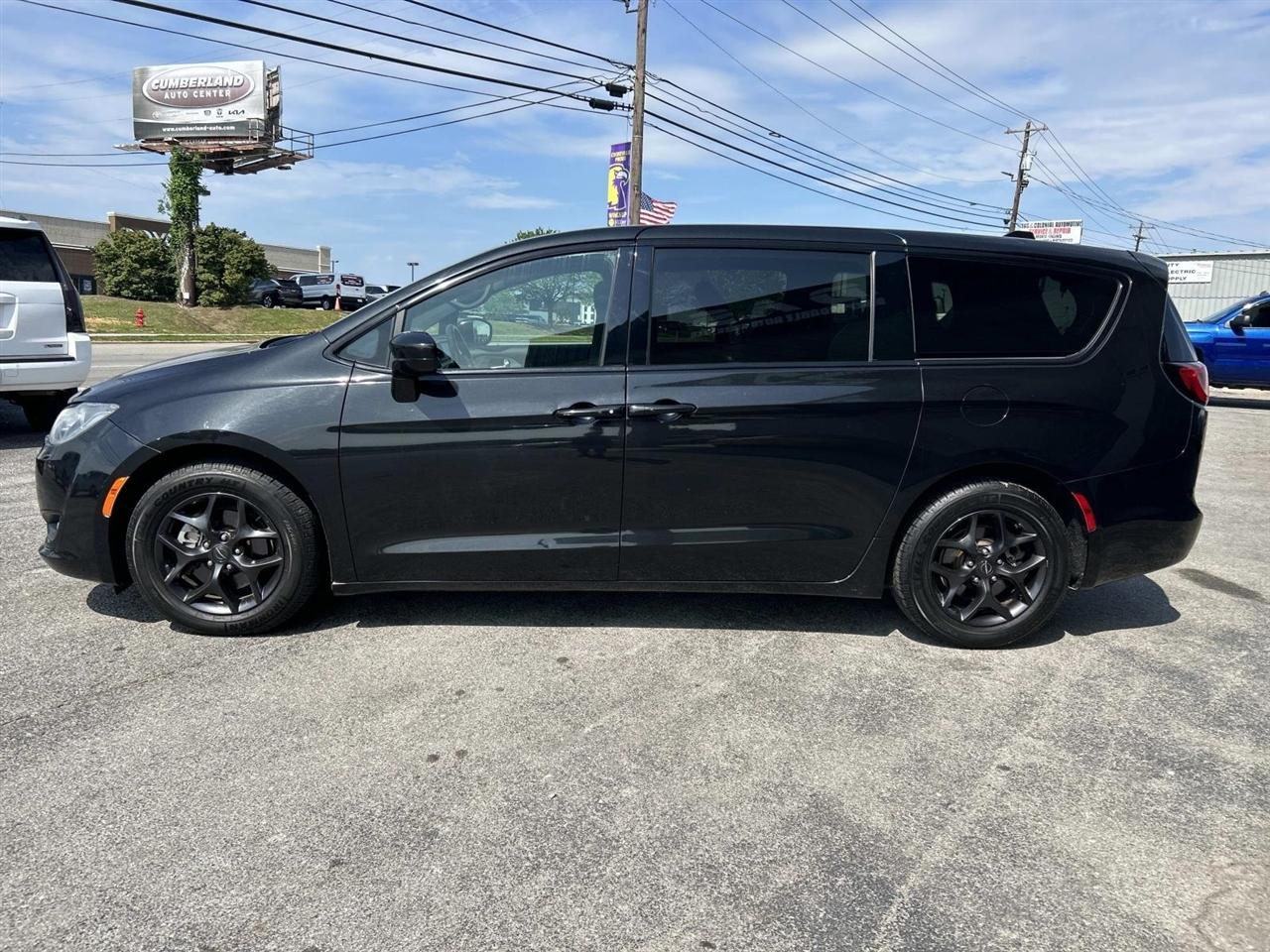 Chrysler Pacifica Touring FWD 2020