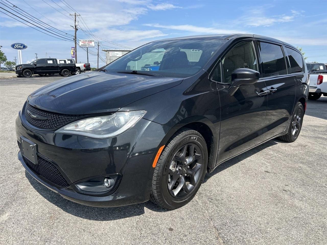 Chrysler Pacifica Touring FWD 2020
