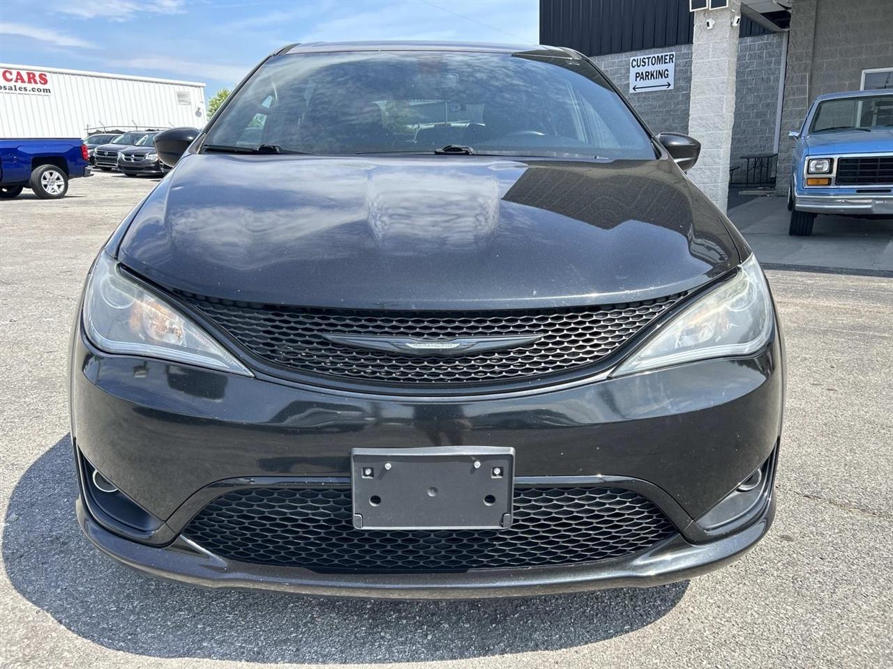 Chrysler Pacifica Touring FWD 2020