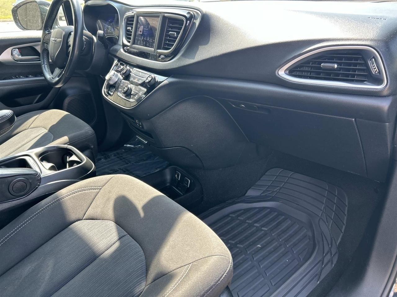 Chrysler Pacifica Touring FWD 2020