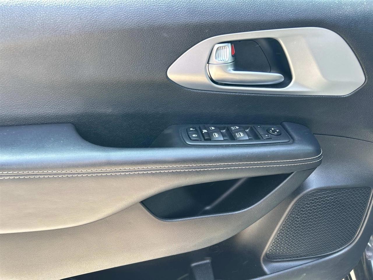 Chrysler Pacifica Touring FWD 2020