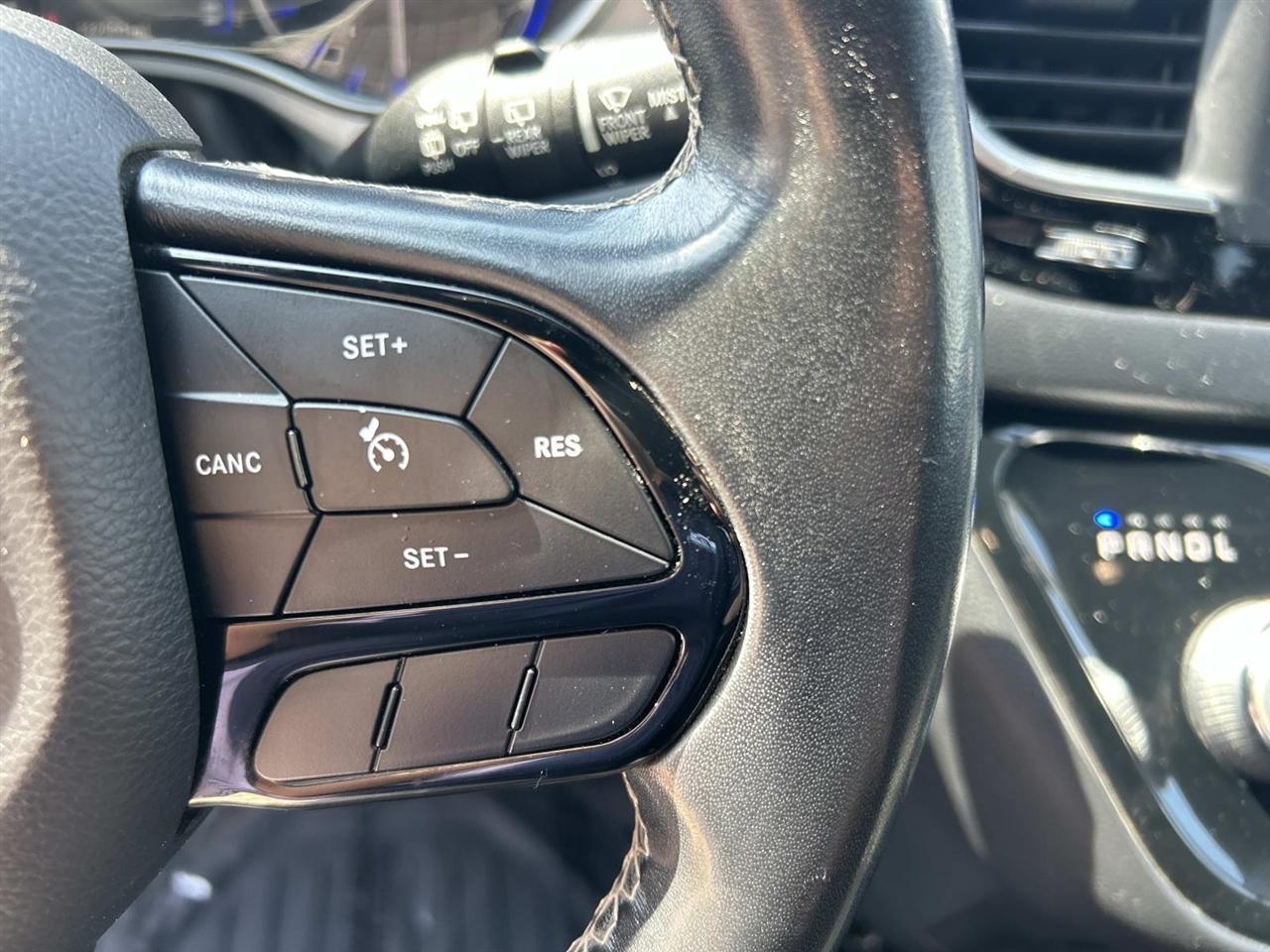 Chrysler Pacifica Touring FWD 2020