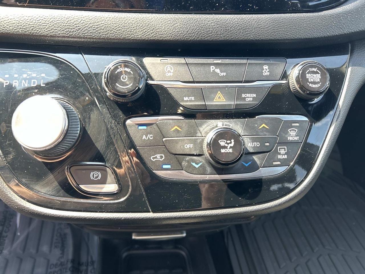 Chrysler Pacifica Touring FWD 2020