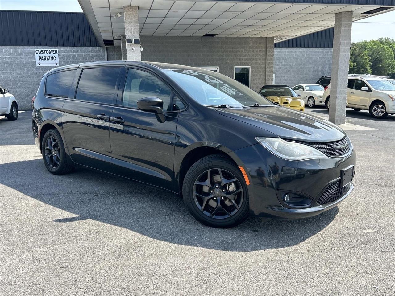 Chrysler Pacifica Touring FWD 2020