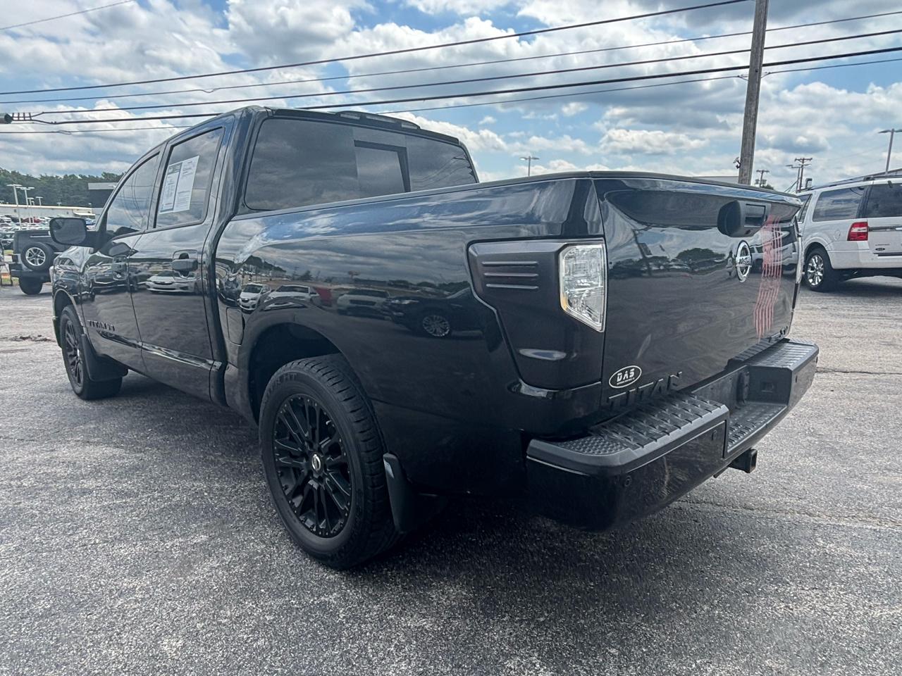 Nissan Titan 4x2 Crew Cab SV 2018