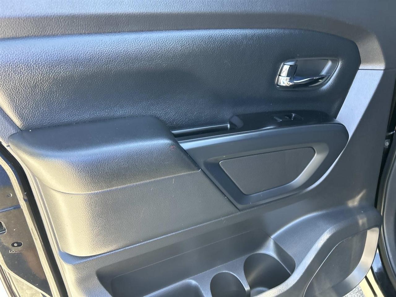 Nissan Titan 4x2 Crew Cab SV 2018