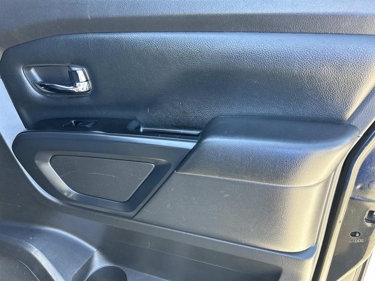 Nissan Titan 4x2 Crew Cab SV 2018