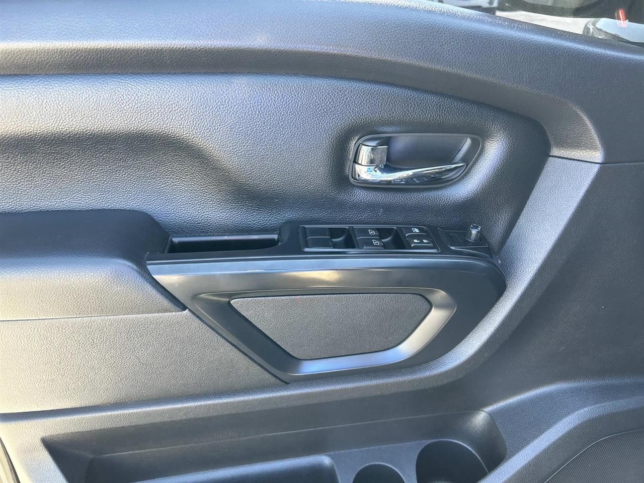 Nissan Titan 4x2 Crew Cab SV 2018