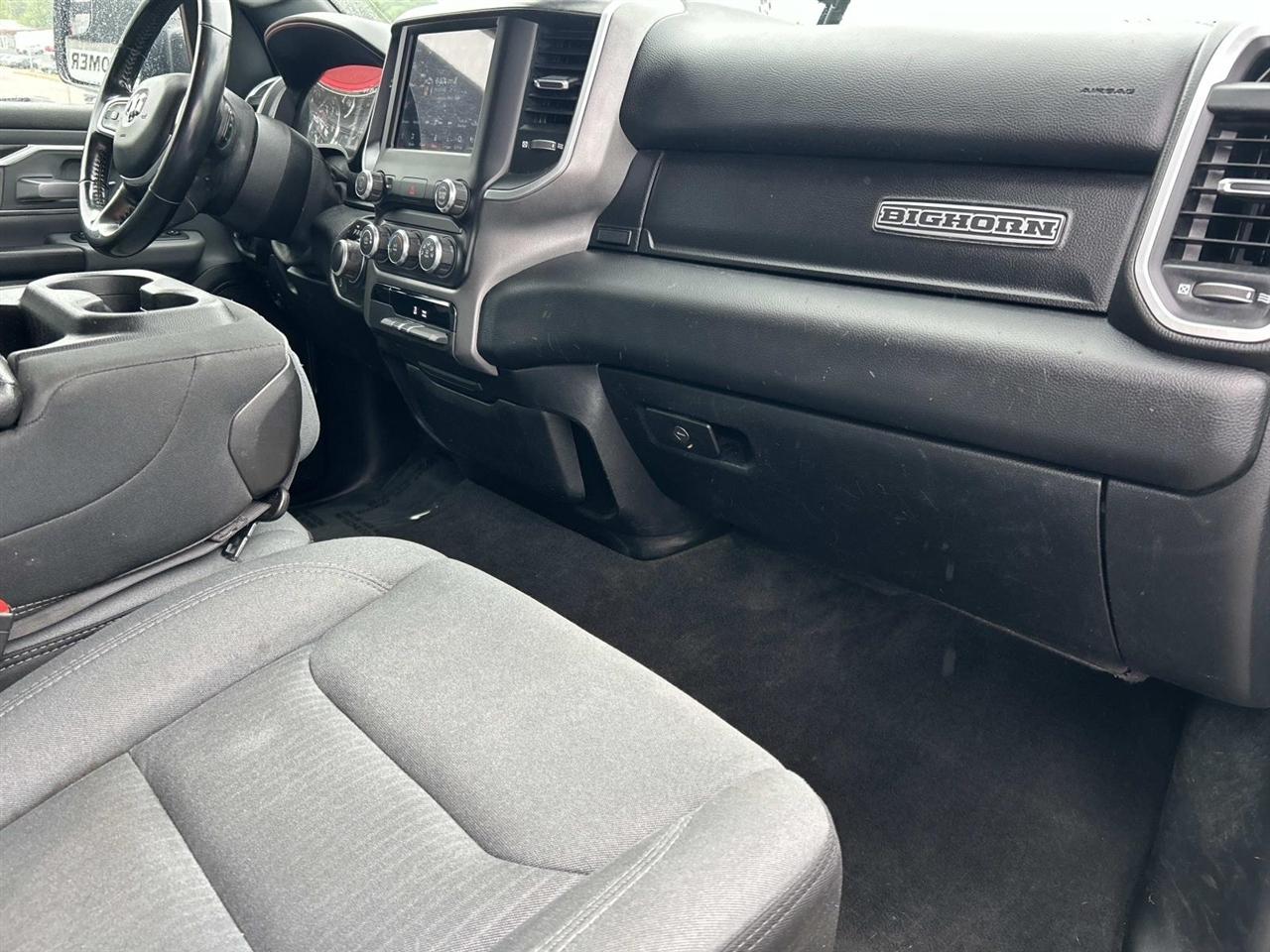 RAM 1500 Big Horn 4x4 Crew Cab 5'7" Box 2021