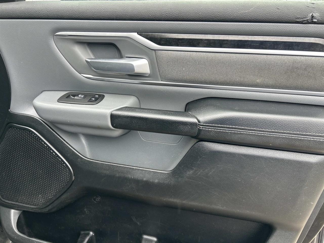 RAM 1500 Big Horn 4x4 Crew Cab 5'7" Box 2021
