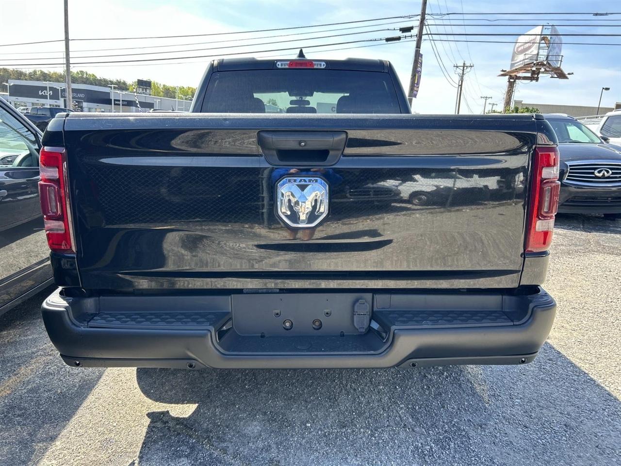 RAM 1500 Tradesman 4x2 Quad Cab 6'4" Box 2022