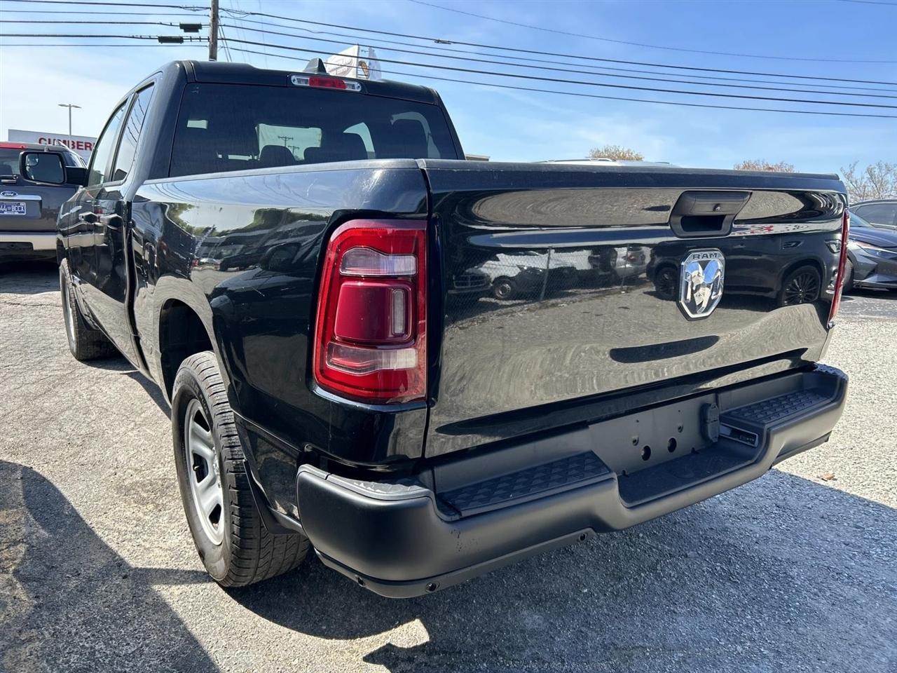 RAM 1500 Tradesman 4x2 Quad Cab 6'4" Box 2022