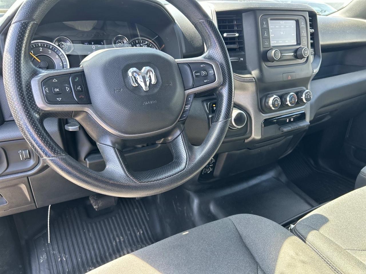 RAM 1500 Tradesman 4x2 Quad Cab 6'4" Box 2022