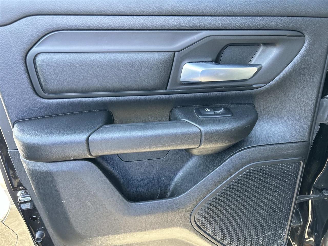 RAM 1500 Tradesman 4x2 Quad Cab 6'4" Box 2022