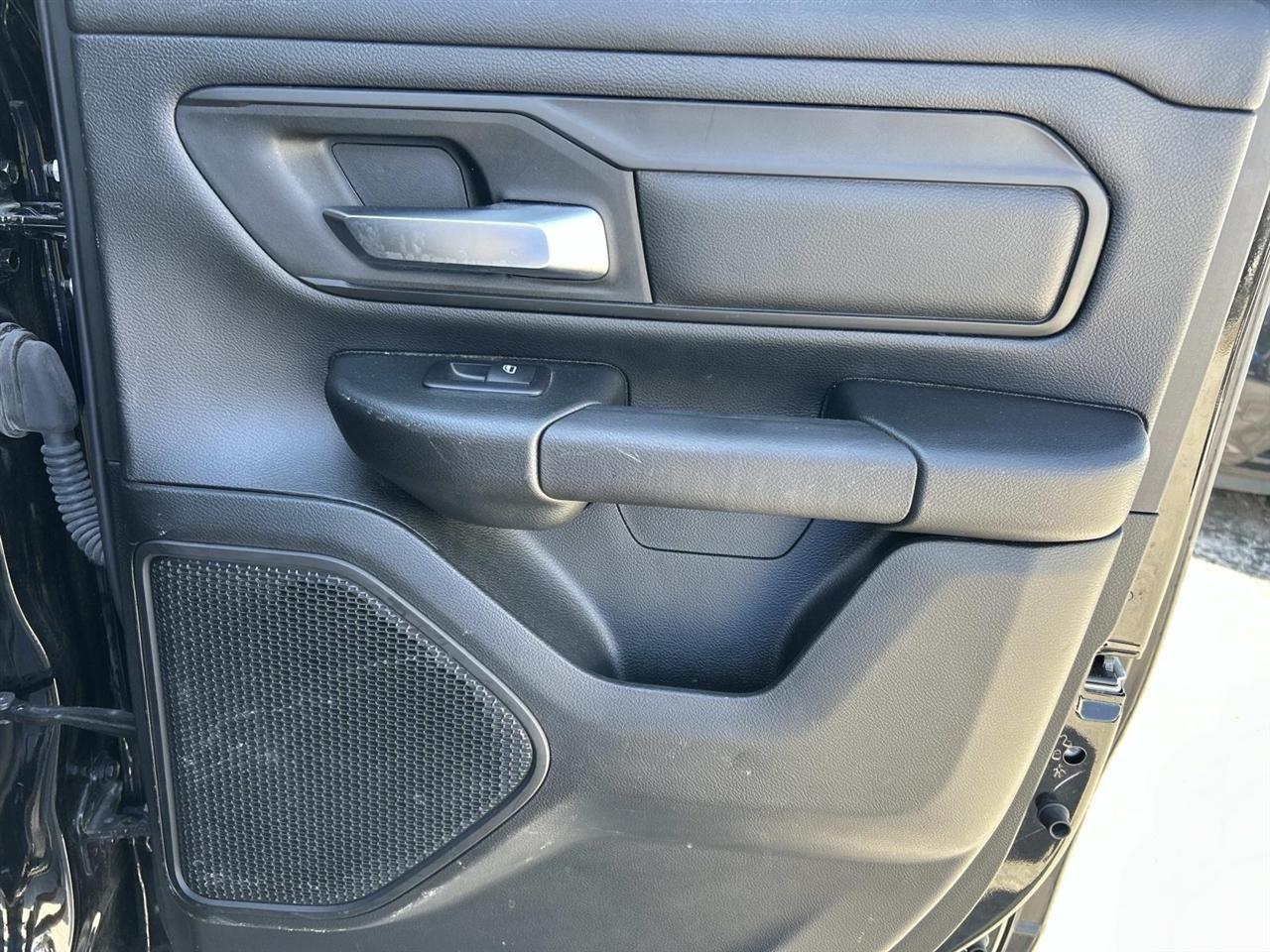 RAM 1500 Tradesman 4x2 Quad Cab 6'4" Box 2022