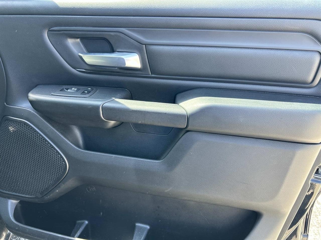 RAM 1500 Tradesman 4x2 Quad Cab 6'4" Box 2022