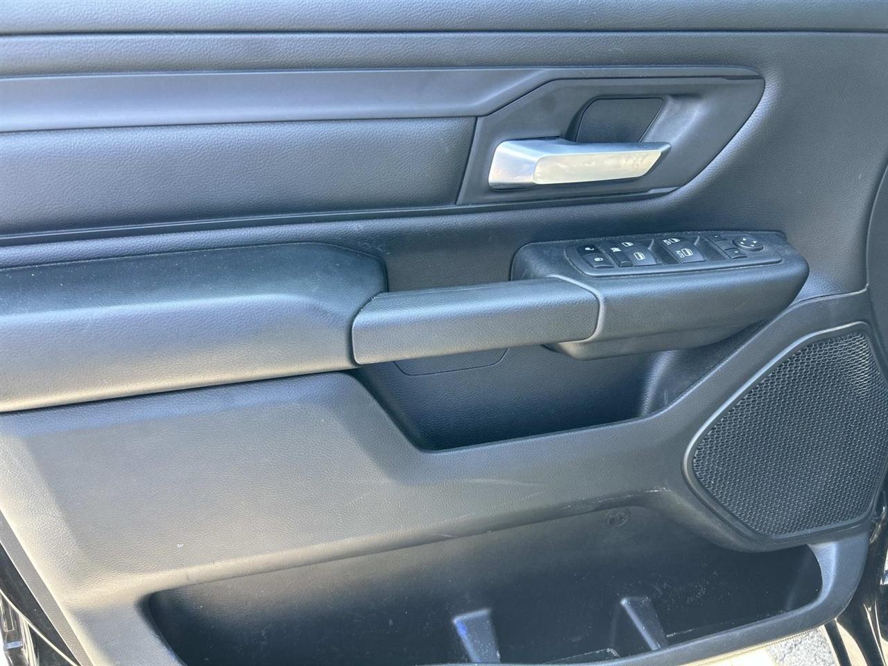 RAM 1500 Tradesman 4x2 Quad Cab 6'4" Box 2022