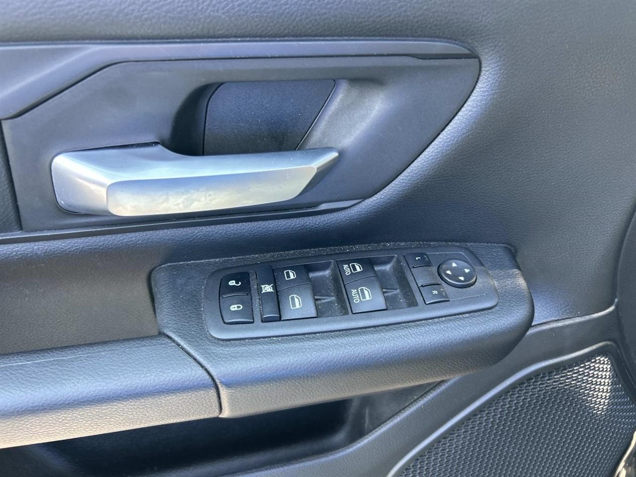 RAM 1500 Tradesman 4x2 Quad Cab 6'4" Box 2022