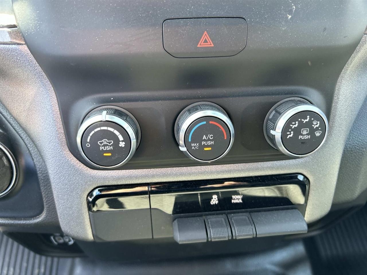 RAM 1500 Tradesman 4x2 Quad Cab 6'4" Box 2022