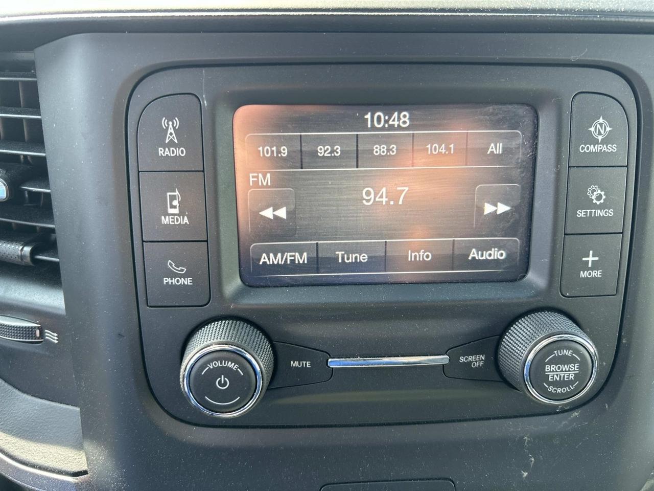 RAM 1500 Tradesman 4x2 Quad Cab 6'4" Box 2022