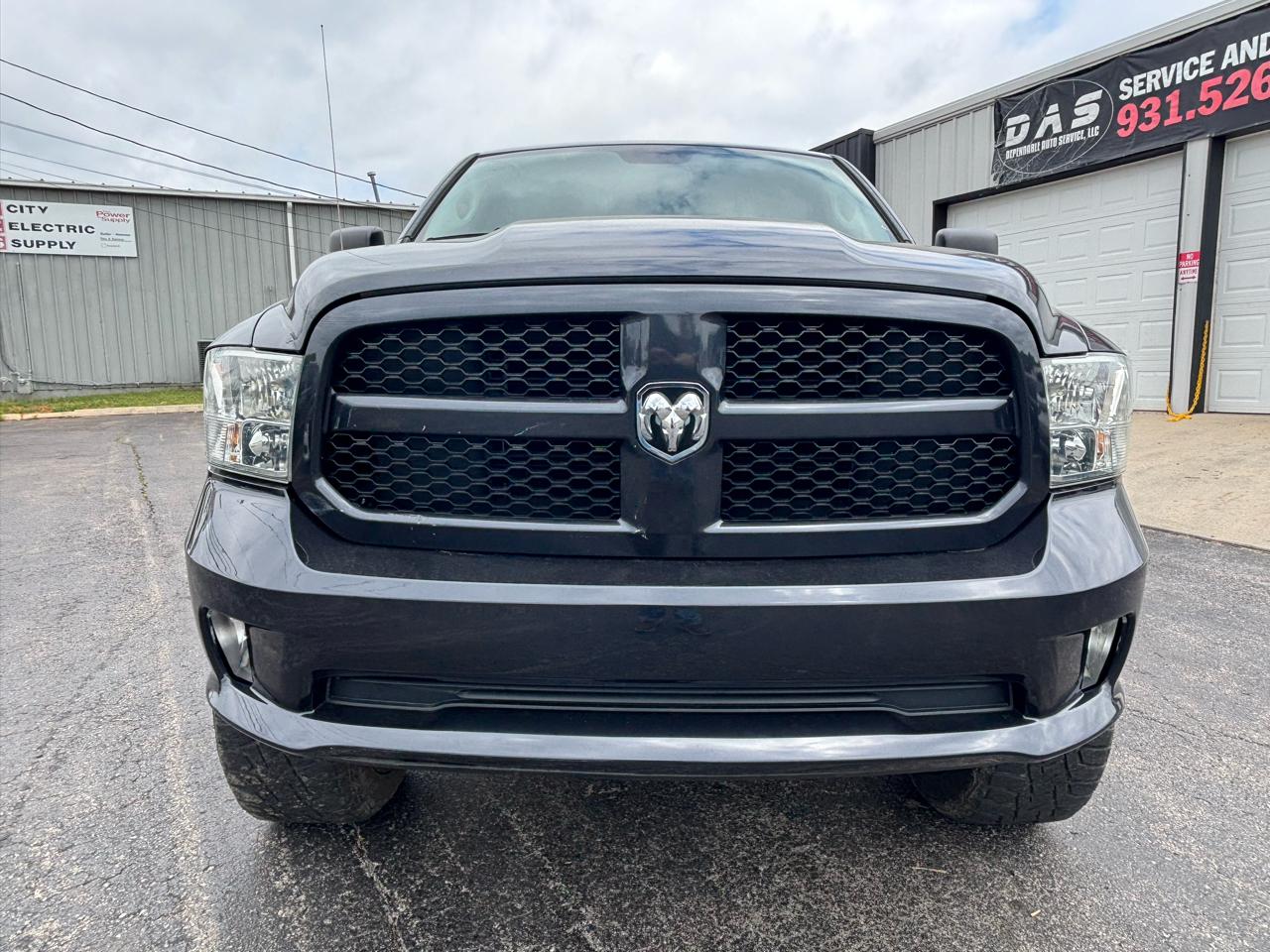 RAM 1500 4WD Quad Cab 140.5" Express 2016