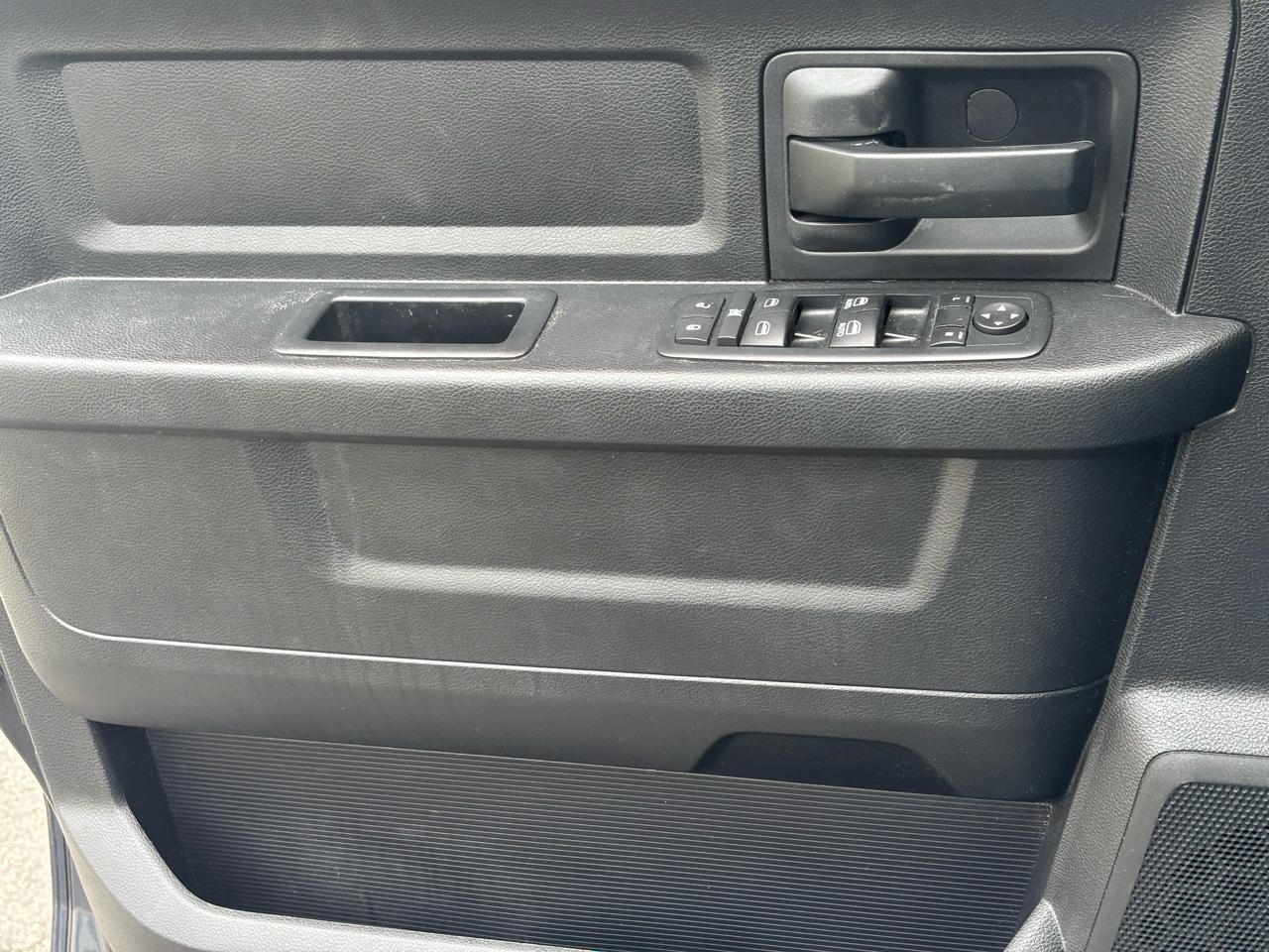 RAM 1500 4WD Quad Cab 140.5" Express 2016
