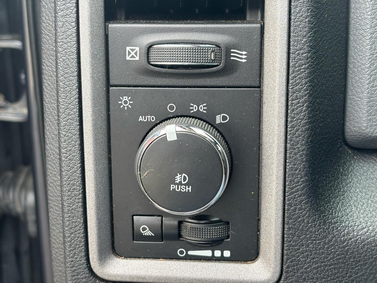 RAM 1500 4WD Quad Cab 140.5" Express 2016