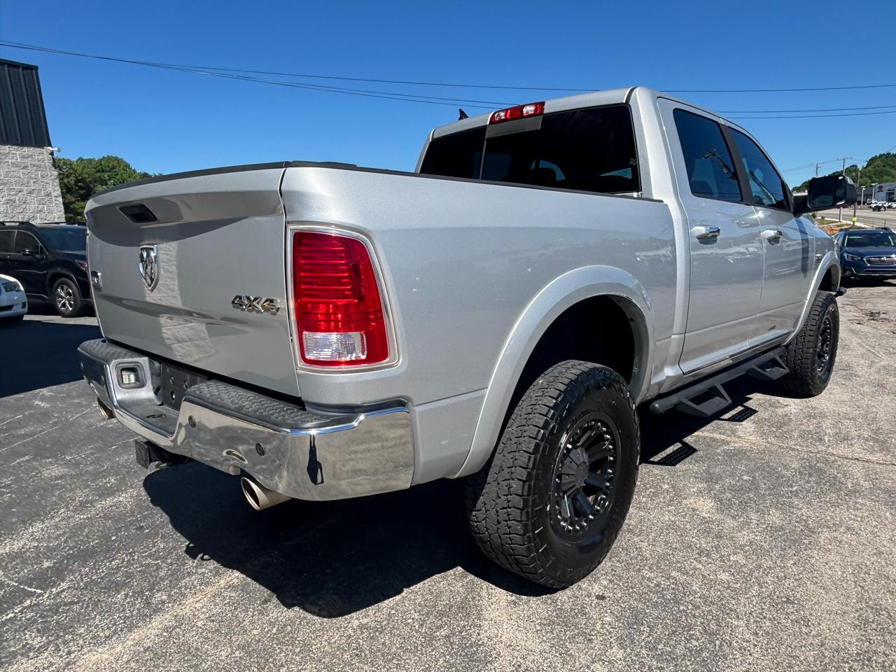 RAM 1500 4WD Crew Cab 140.5" Laramie Longhorn Edition 2013