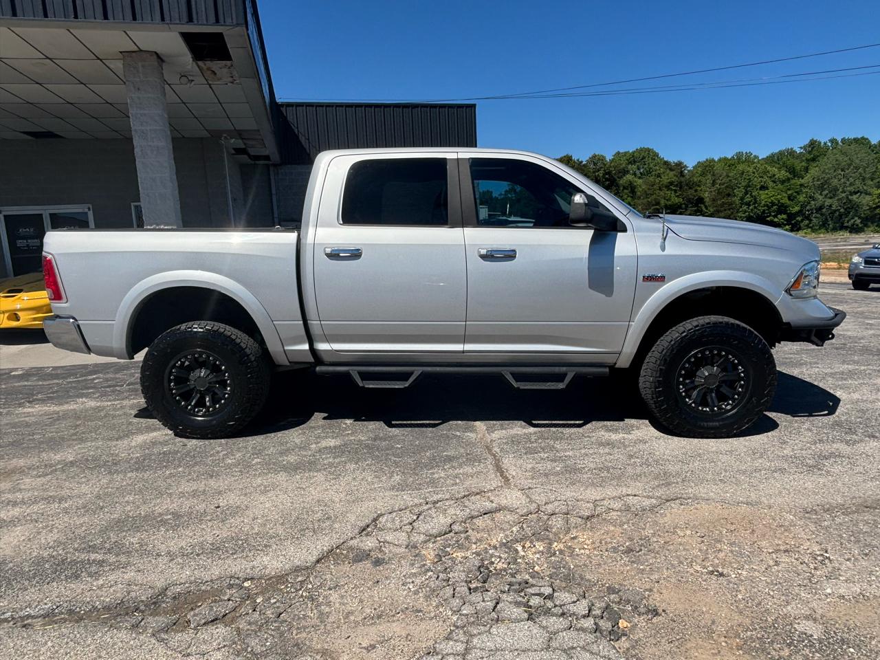 RAM 1500 4WD Crew Cab 140.5" Laramie Longhorn Edition 2013