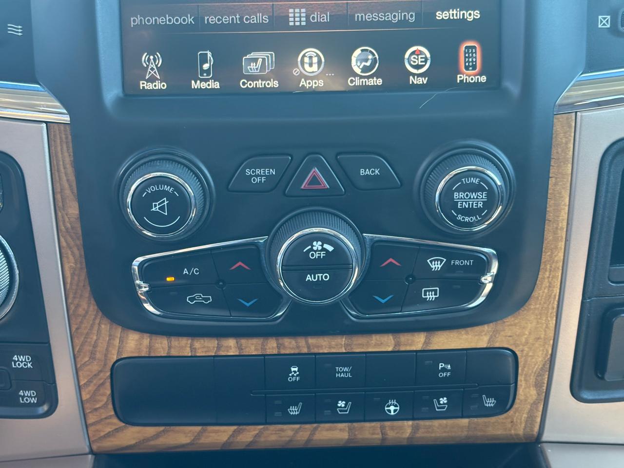 RAM 1500 4WD Crew Cab 140.5" Laramie Longhorn Edition 2013