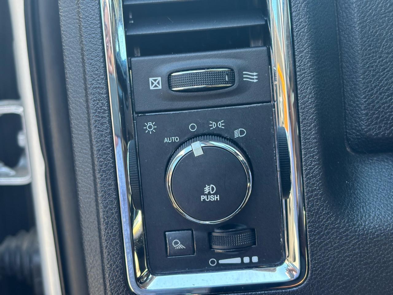 RAM 1500 4WD Crew Cab 140.5" Laramie Longhorn Edition 2013