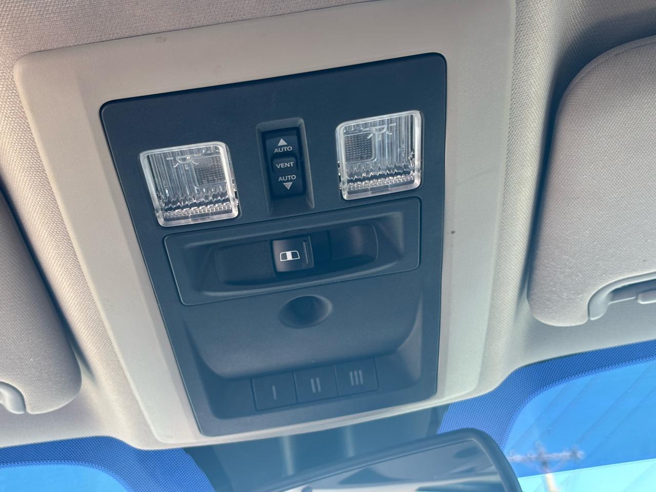 RAM 1500 4WD Crew Cab 140.5" Laramie Longhorn Edition 2013