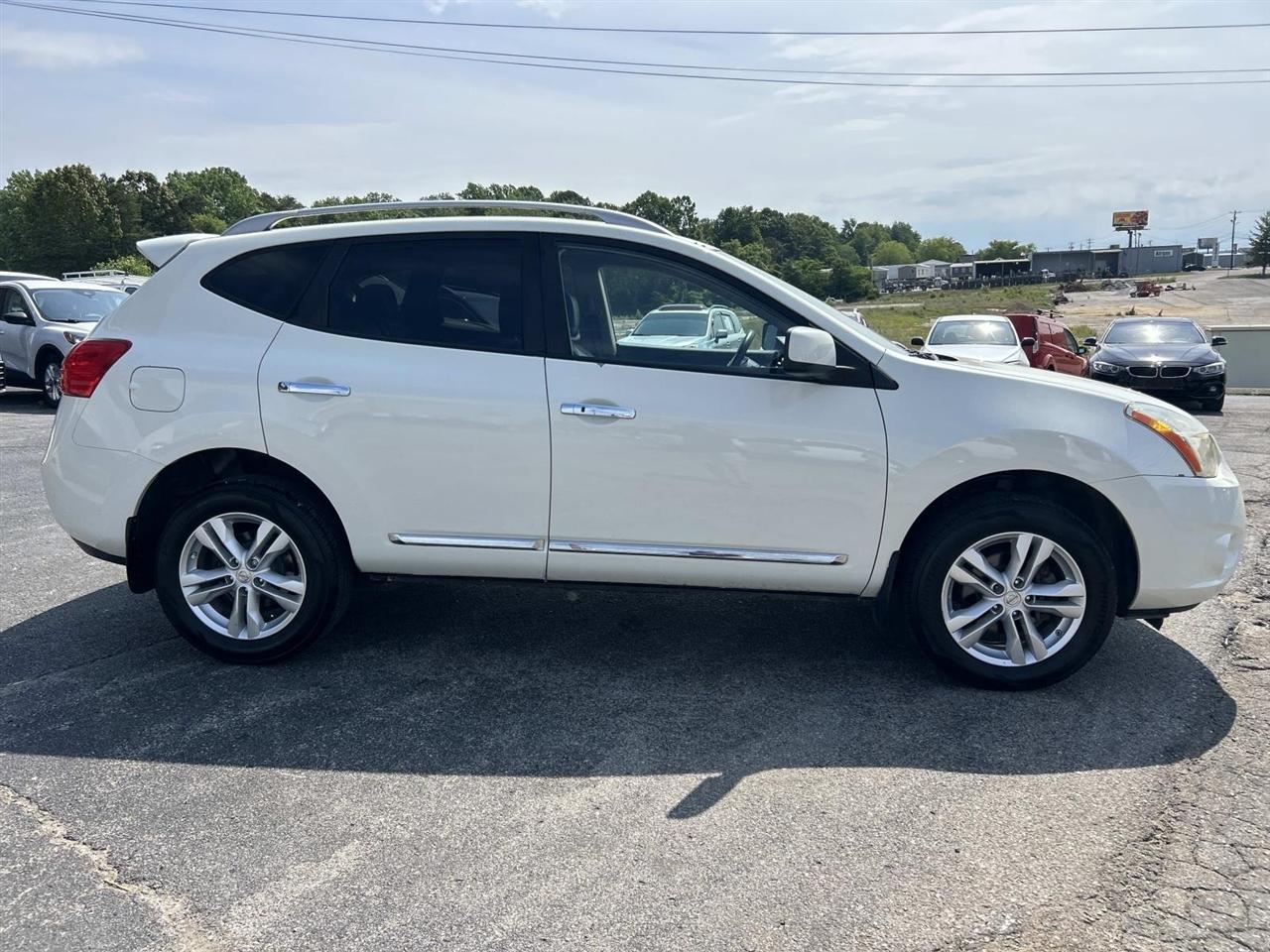 Nissan Rogue FWD 4dr SV 2012